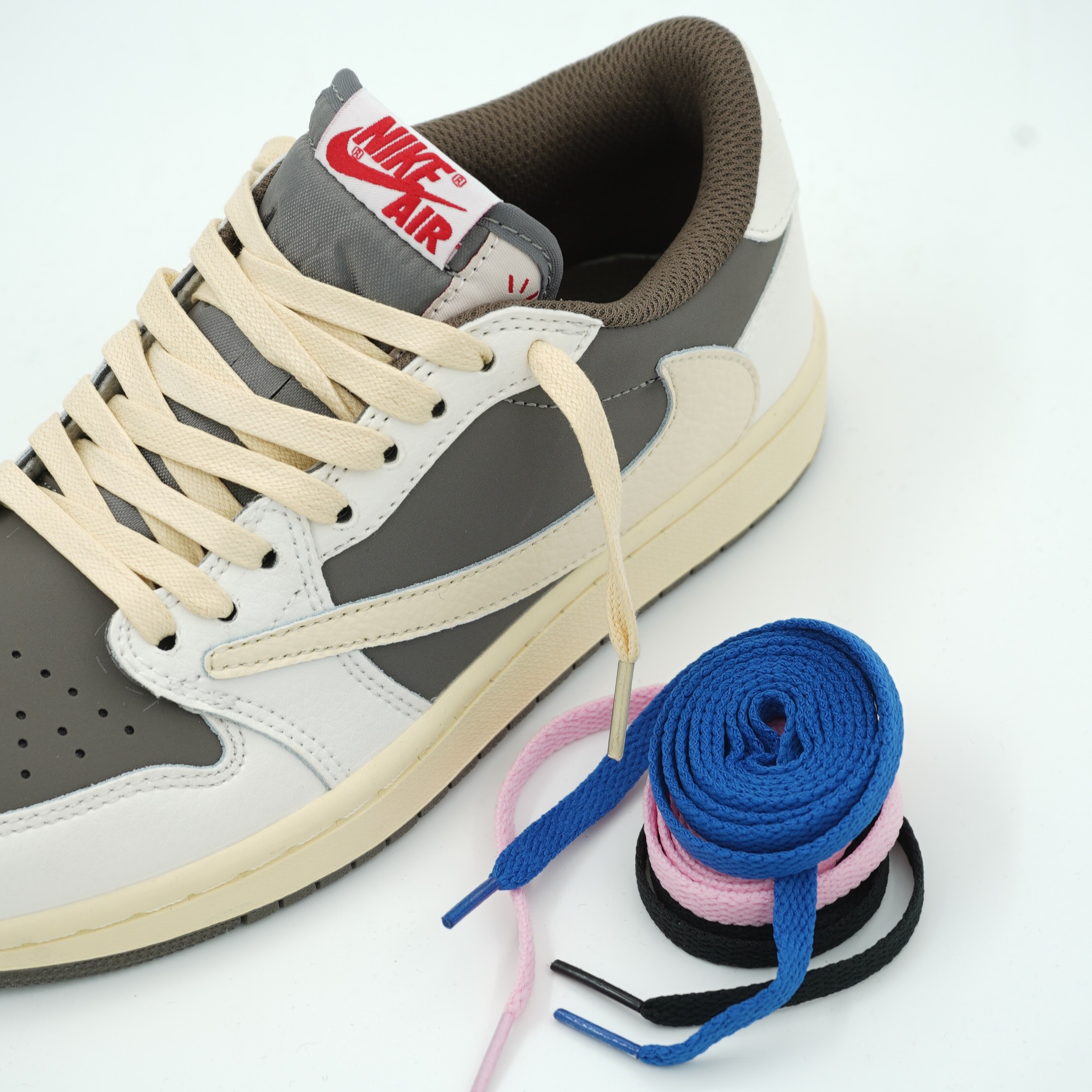 کفش نایک تراویس(Nike SB Dunk Low Travis Scott)