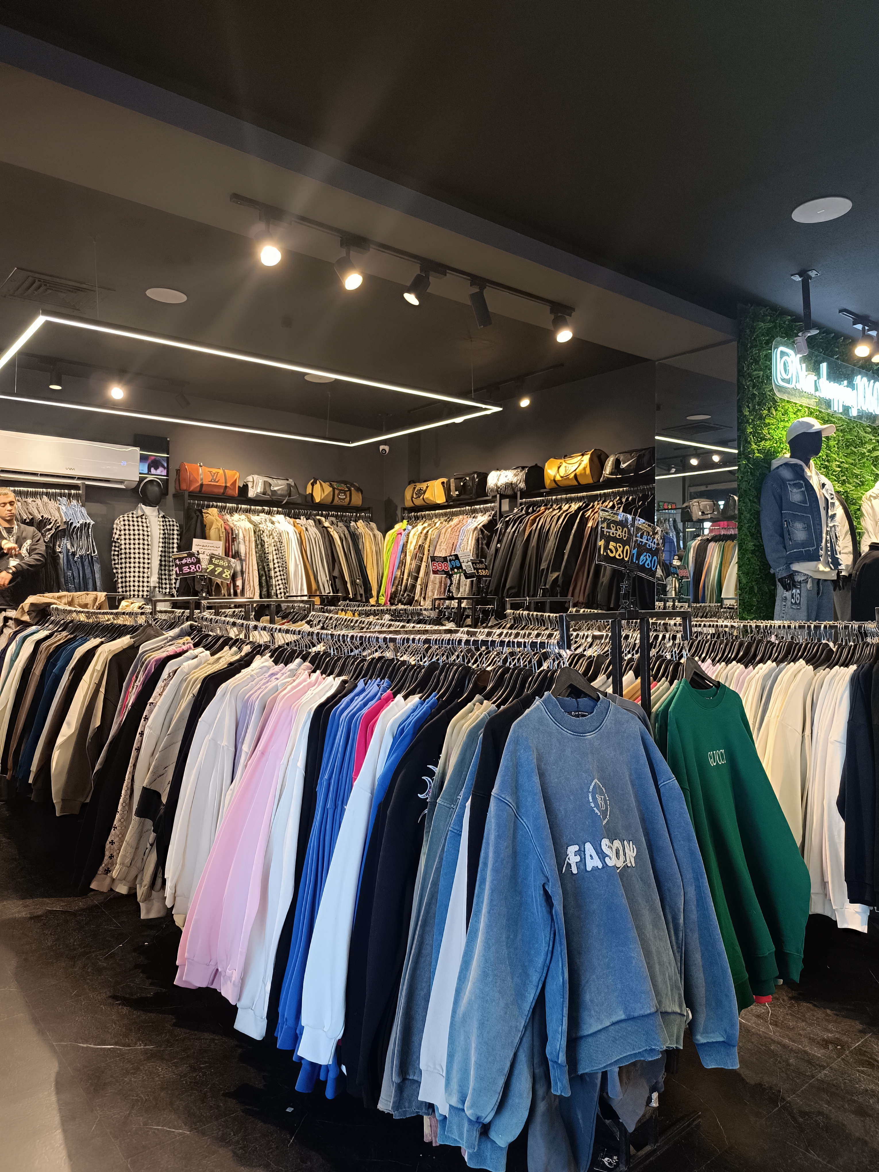 کاپشن و هودی در شعبه معالی آباد