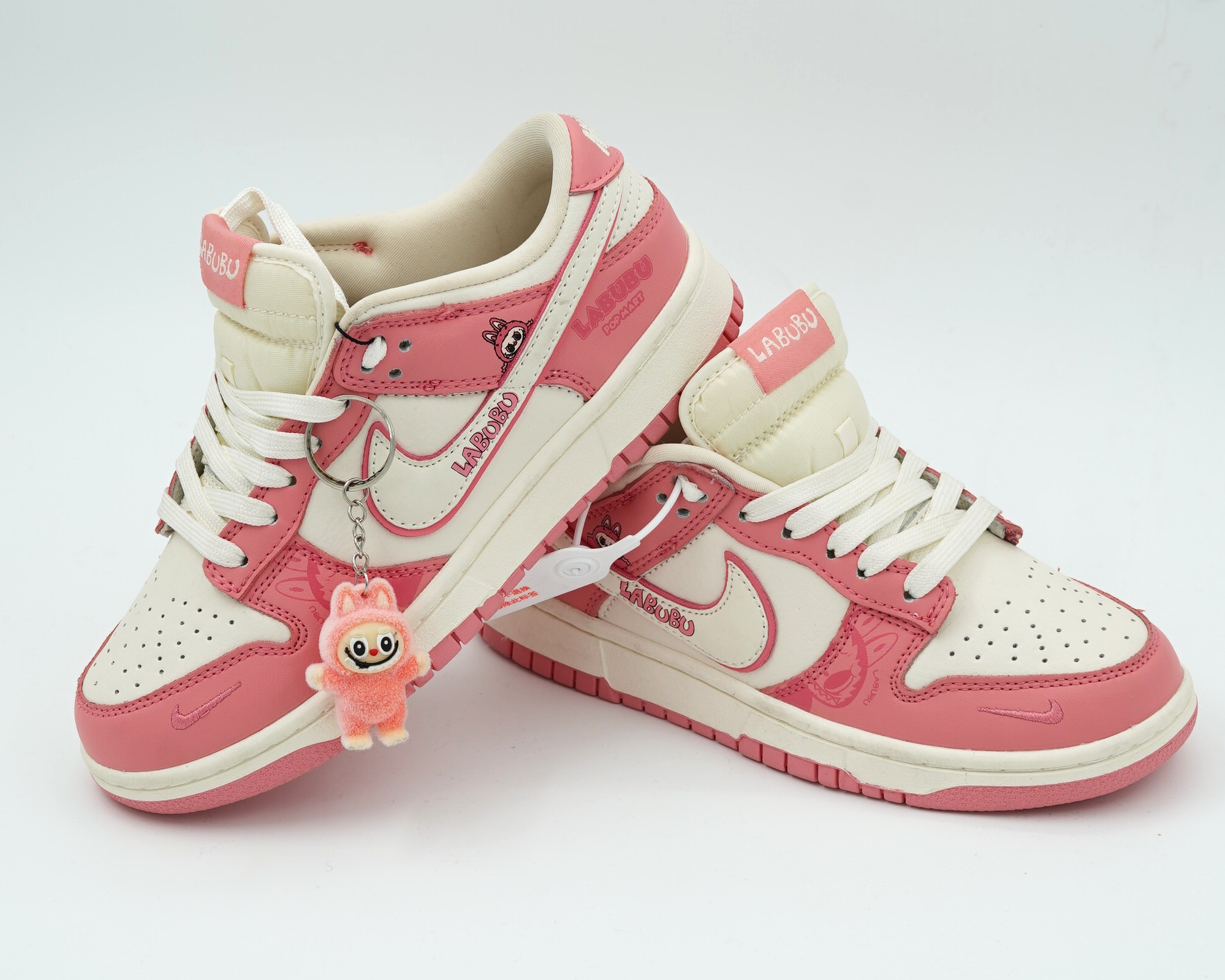 کفش نایکی Nike Dunk Low با تم Labubu (عروسکی)